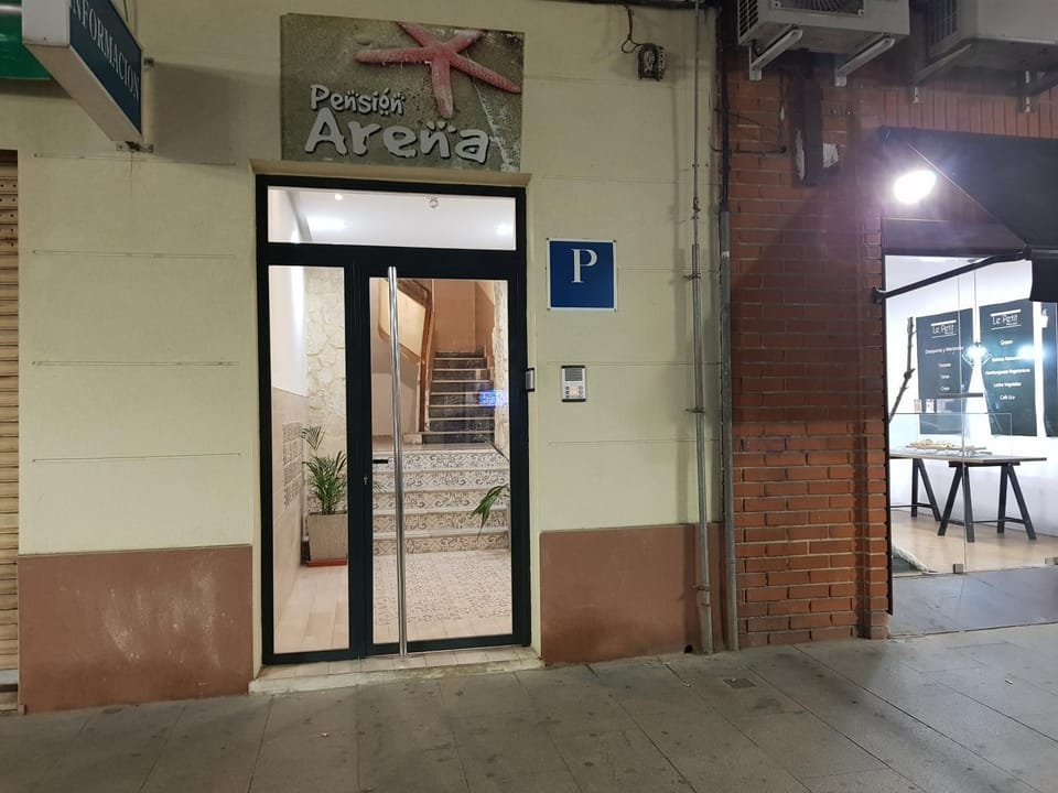 Facade/entrance