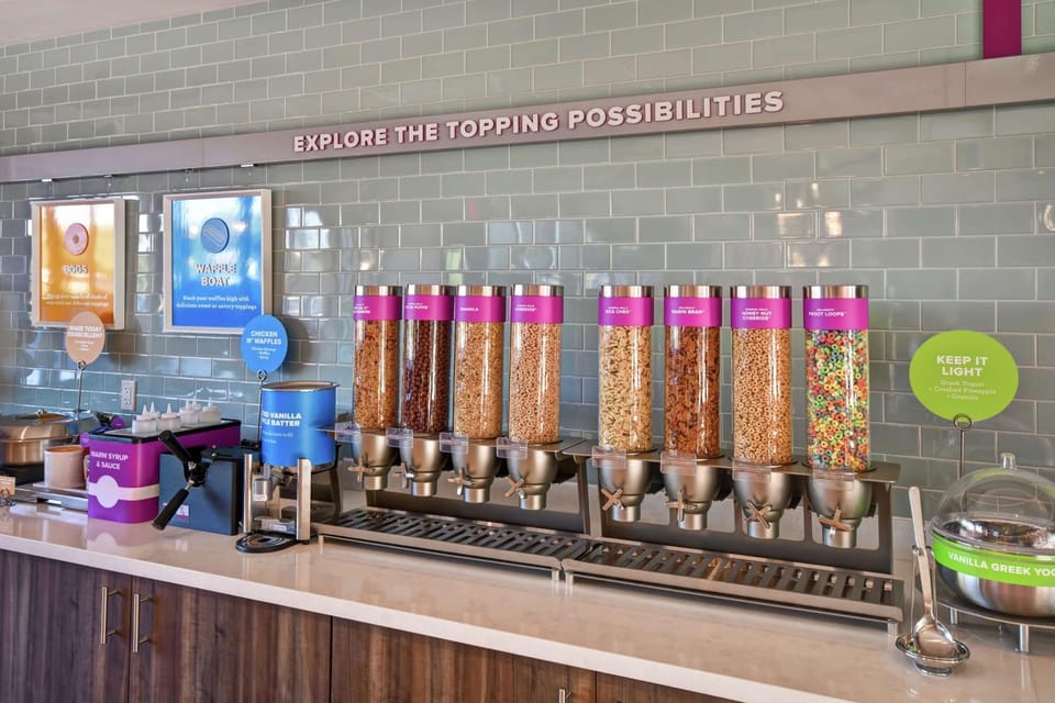 Dining area, Buffet breakfast