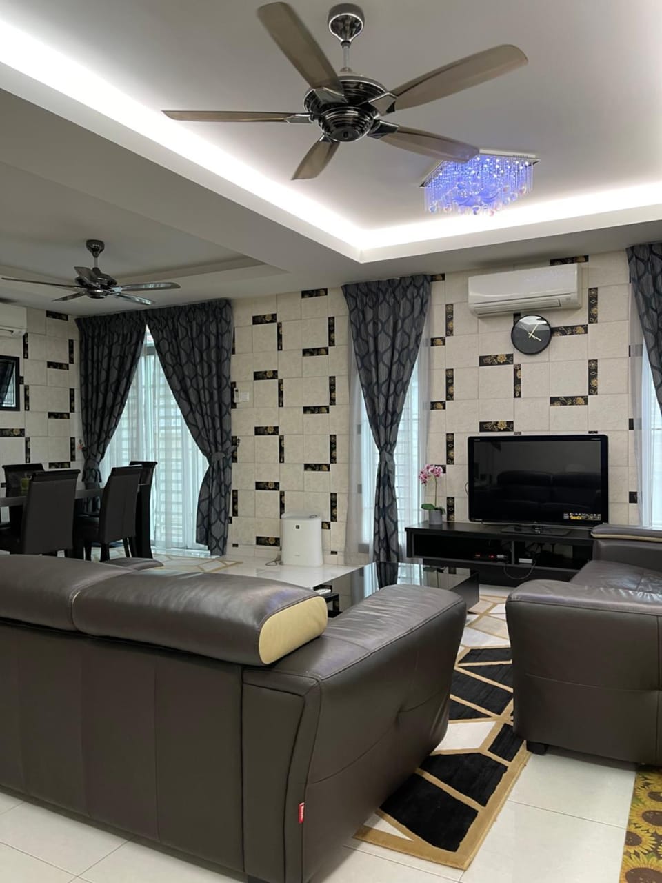 TV and multimedia, Living room, Seating area, fireplace, air conditioner