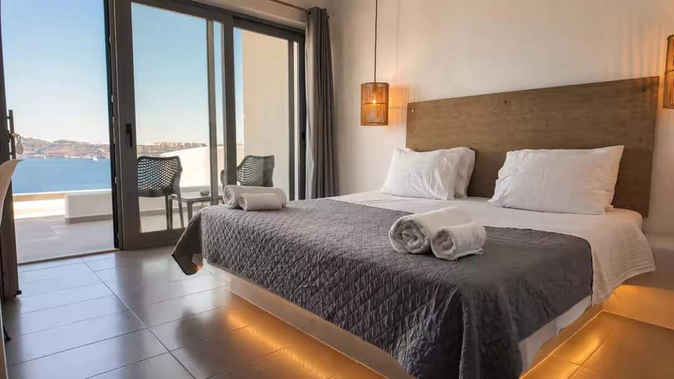 Bed, Day, towels