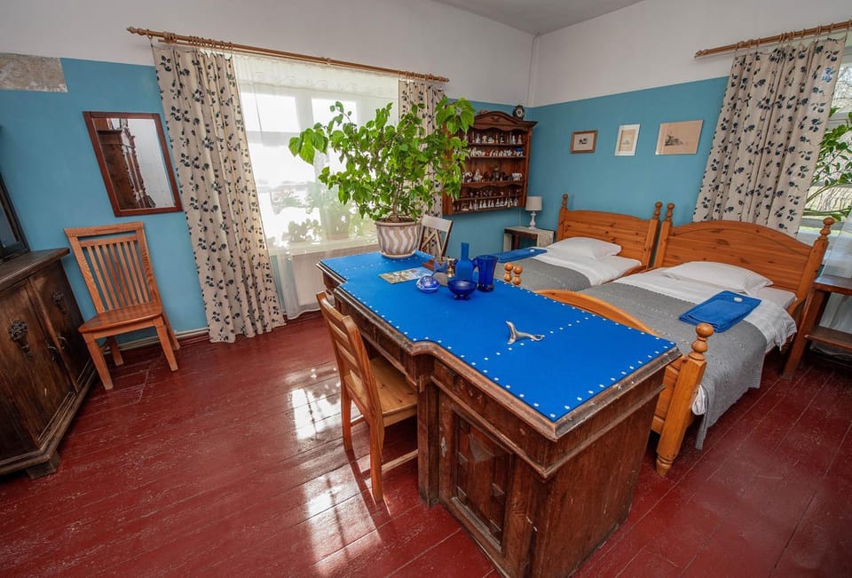 Living room, Photo of the whole room, Bedroom