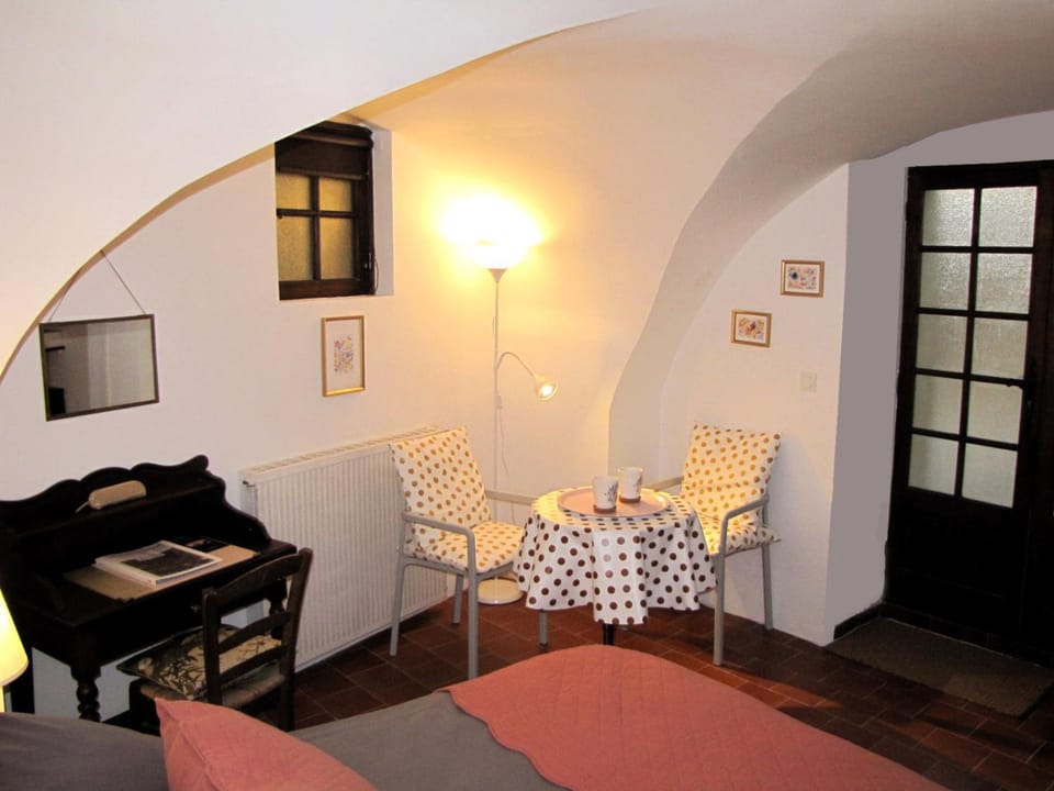 Photo of the whole room, Dining area