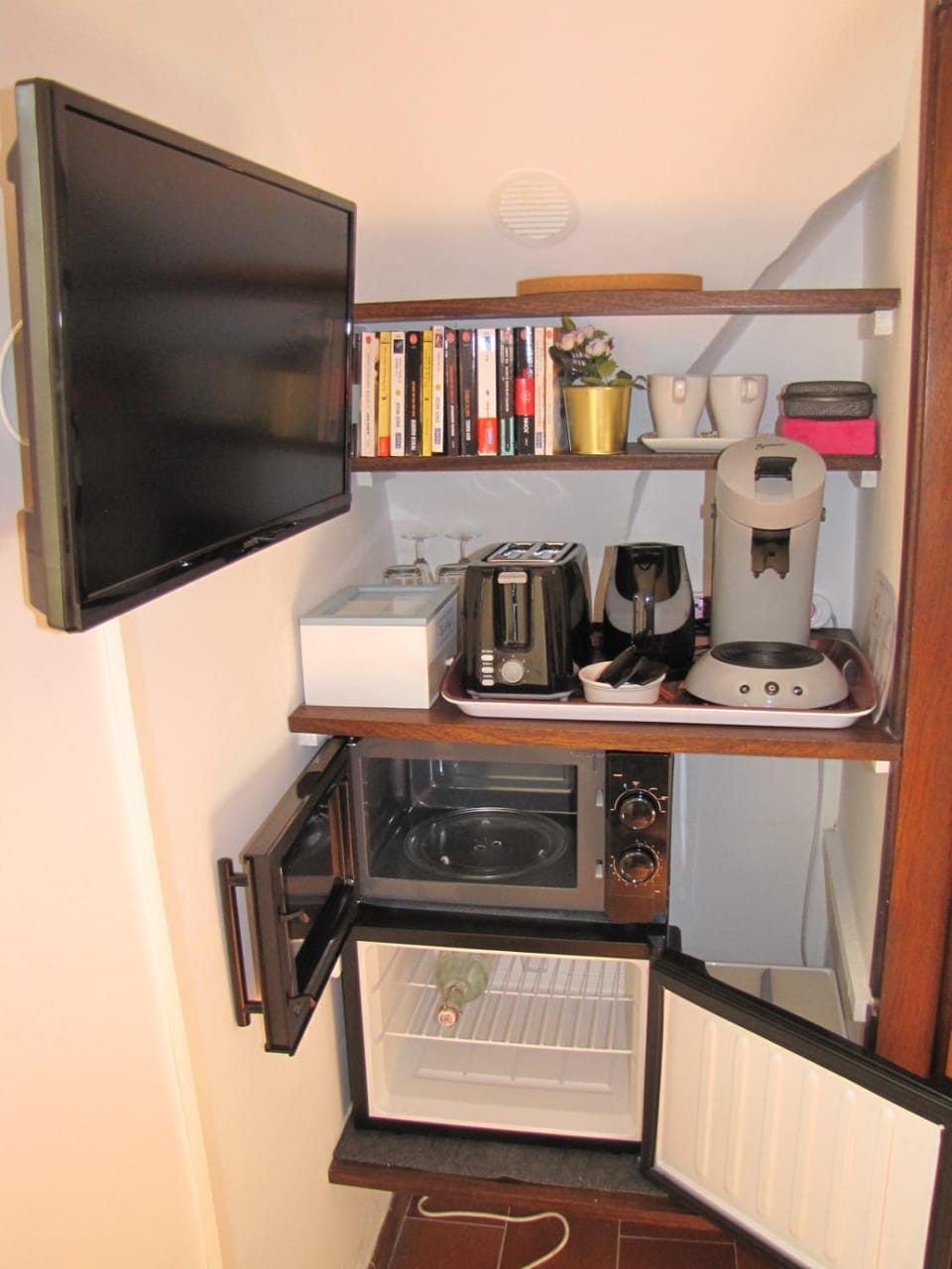 Coffee/tea facilities, Breakfast