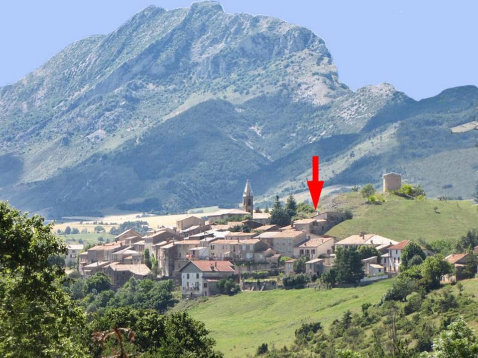Nearby landmark, Natural landscape, Hiking, Mountain view