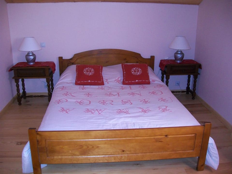 Bed, Photo of the whole room