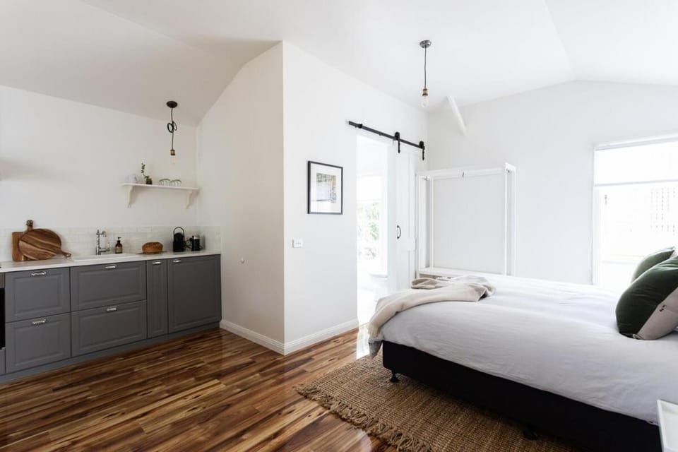 King Bed Studio in the Heart of Richmond House in Tasmania
