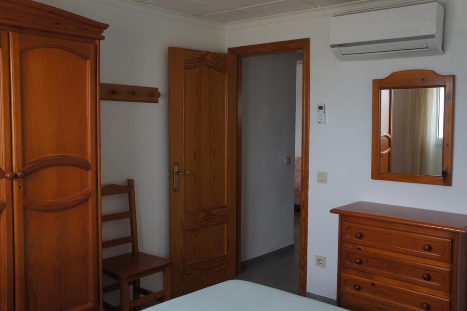 Apartamento dos dormitorios, primera línea y aire acondicionado Apartment in Peniscola