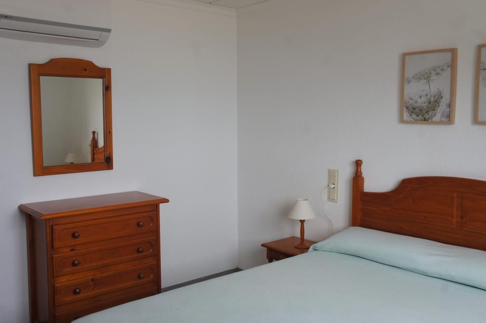 Apartamento dos dormitorios, primera línea y aire acondicionado Apartment in Peniscola