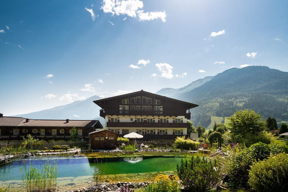 Property building, Garden, Swimming pool