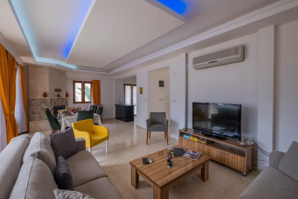 Communal lounge/ TV room, Living room, Seating area