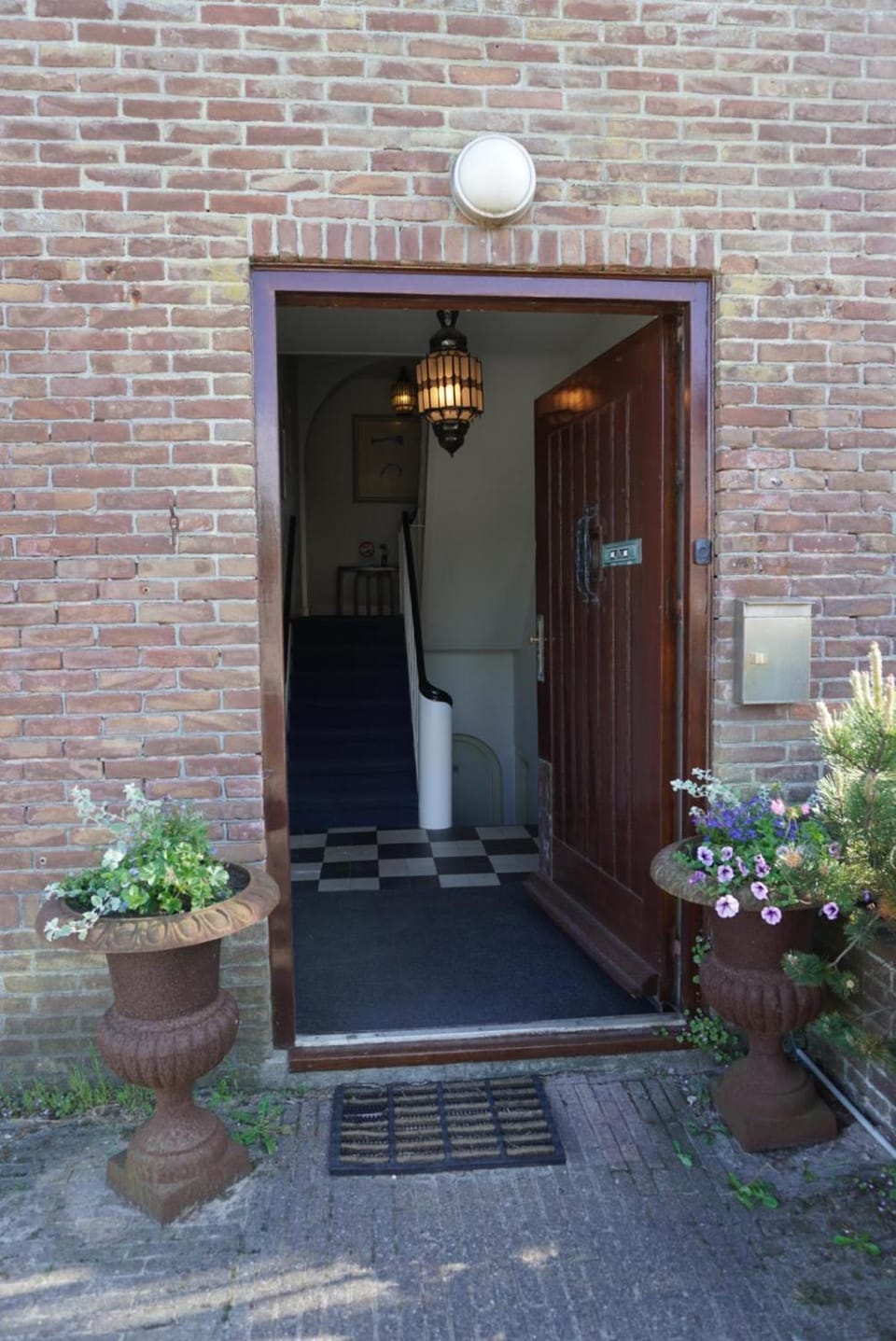 Facade/entrance