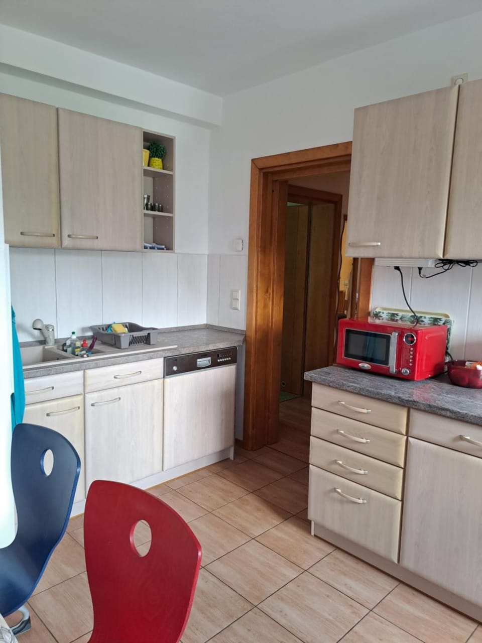 Kitchen or kitchenette, dishwasher