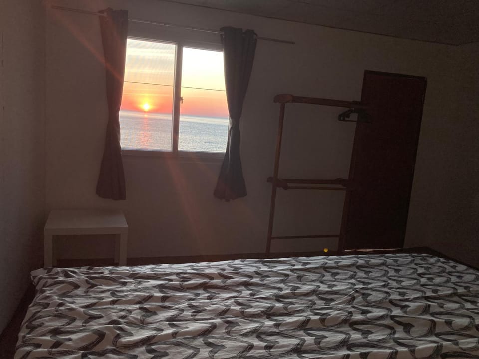 Photo of the whole room, Bedroom, Sunset