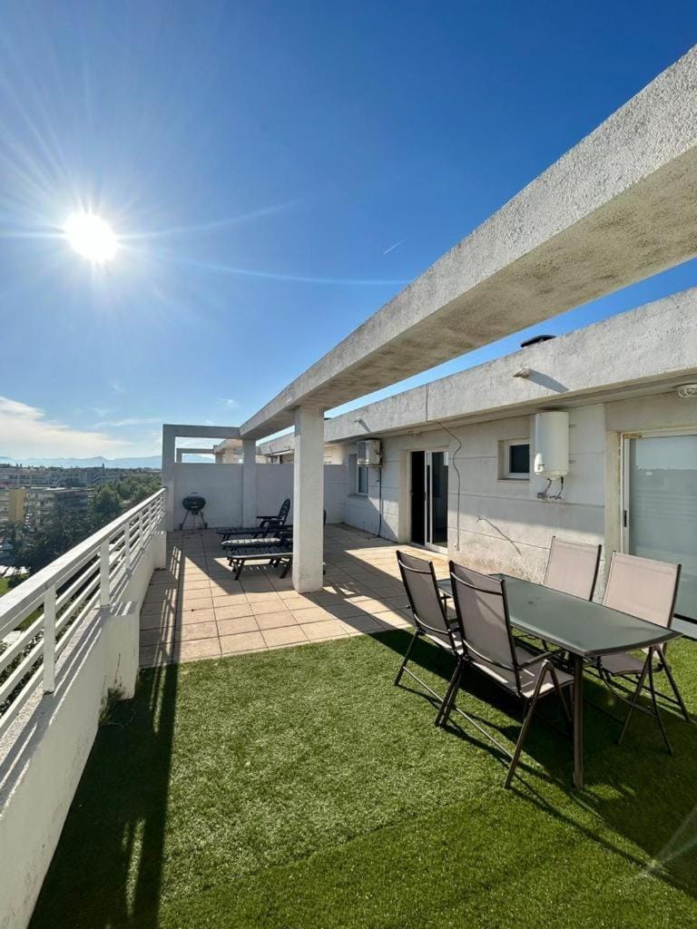 View (from property/room), Balcony/Terrace, Dining area, sunbed