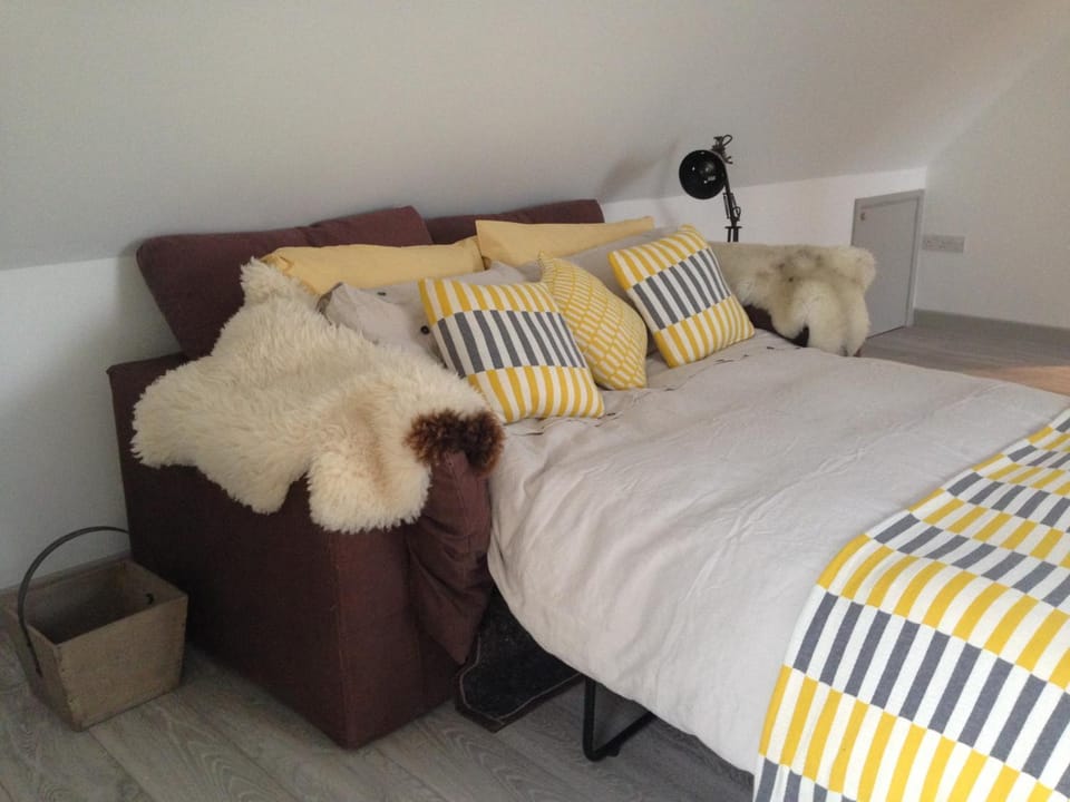 Bed, Living room