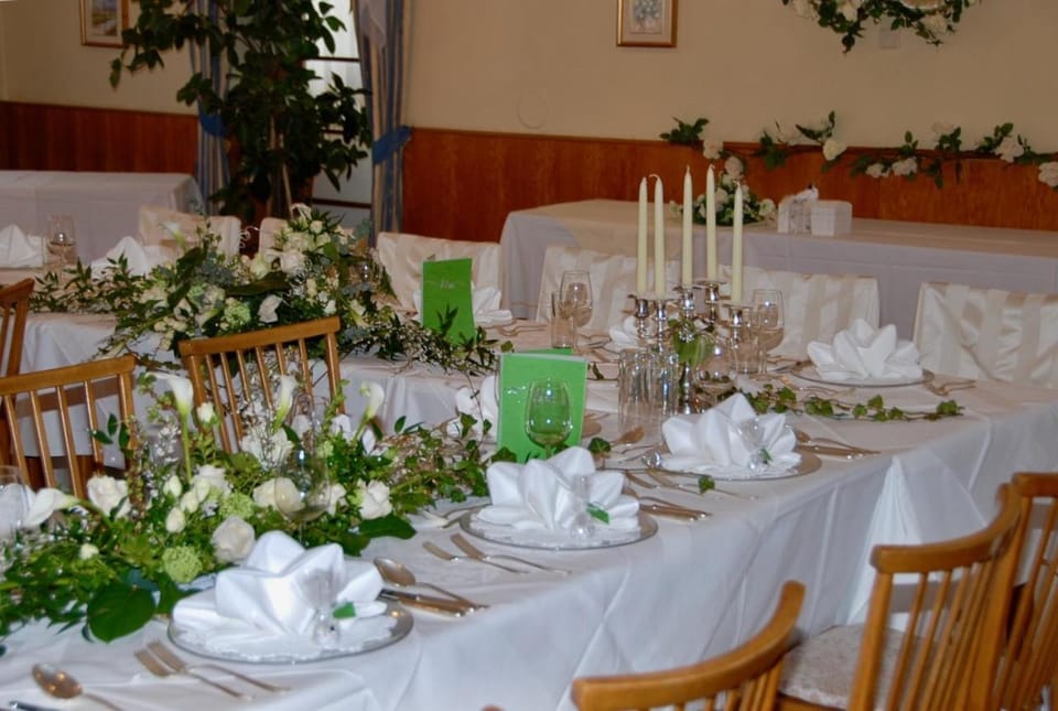 Restaurant/places to eat, Banquet/Function facilities