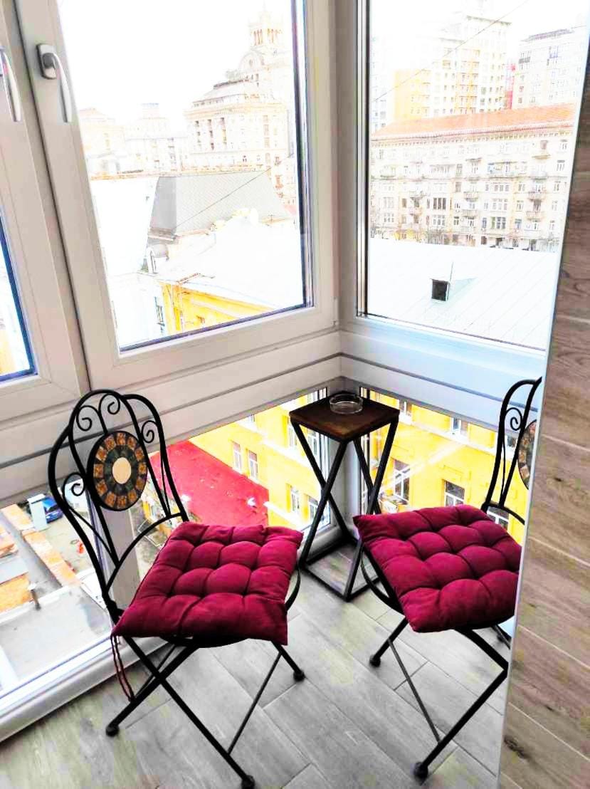 Day, Living room
