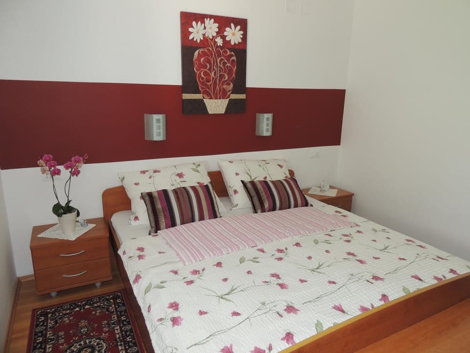 Spring, Bed, Day, Winter, Summer, Photo of the whole room, Bedroom, Autumn