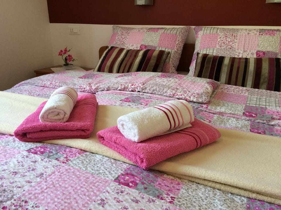 Spring, Bed, Day, Winter, Summer, Bedroom, Autumn