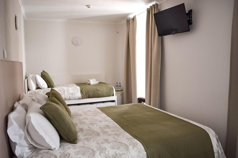 Residência Maciel Bed and Breakfast in Peniche