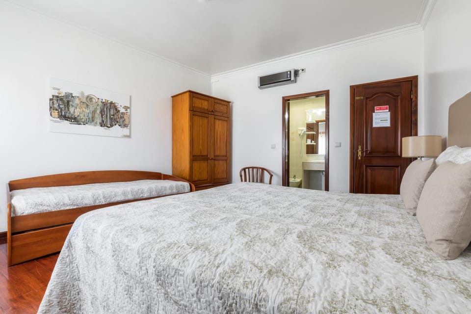 Residência Maciel Bed and Breakfast in Peniche