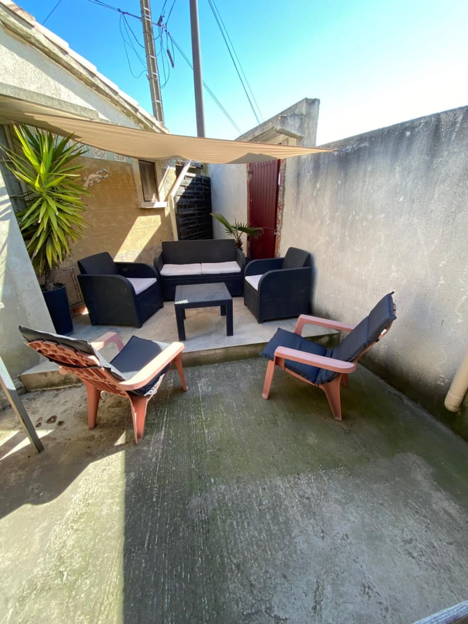 APPARTEMENT TOUT CONFORT AVEC PARKING FERMÉ Apartment in Arles