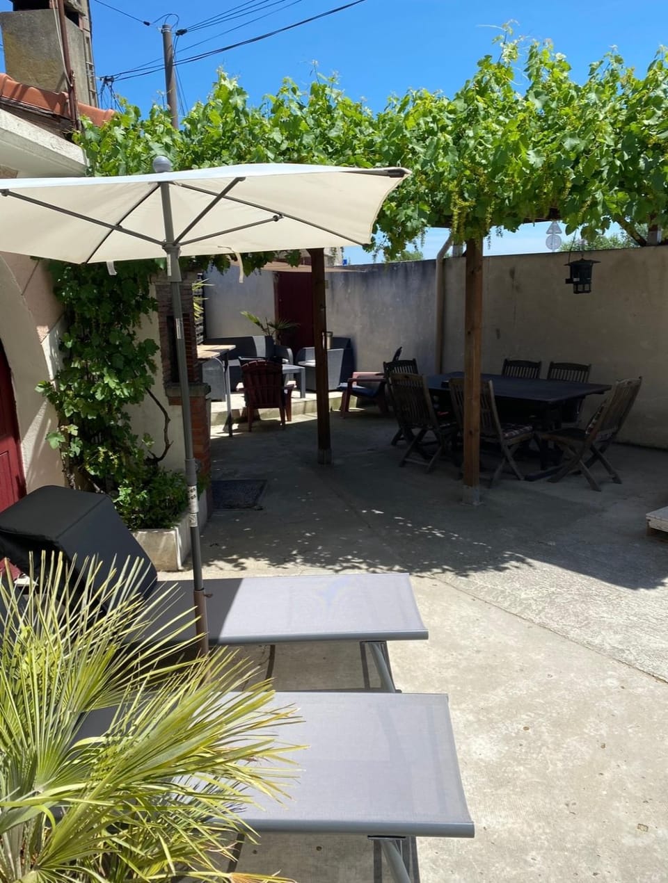APPARTEMENT TOUT CONFORT AVEC PARKING FERMÉ Apartment in Arles