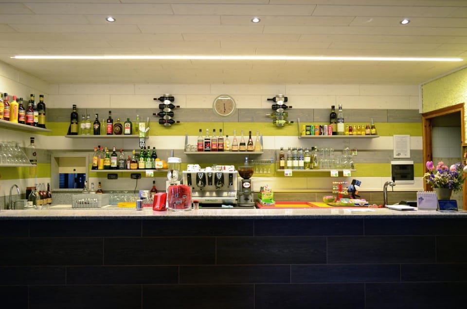 Lobby or reception, Lounge or bar, Decorative detail, Food