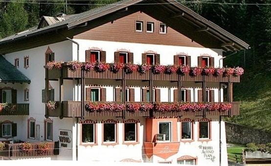 Property building, Day