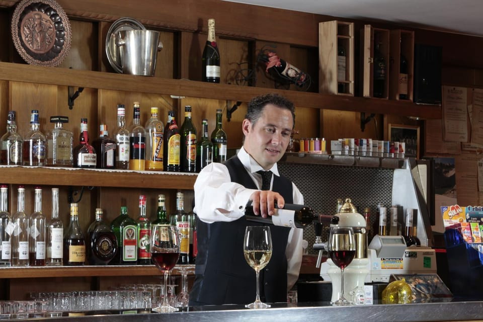 Staff, Lounge or bar
