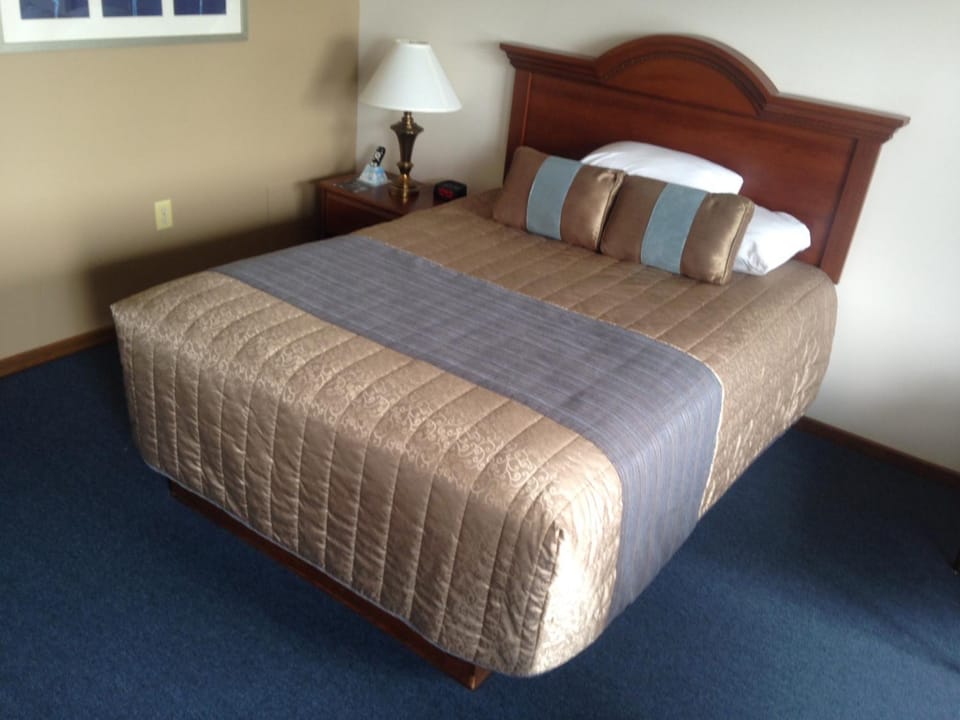 Scenic Shore Inn Hotel in Algoma