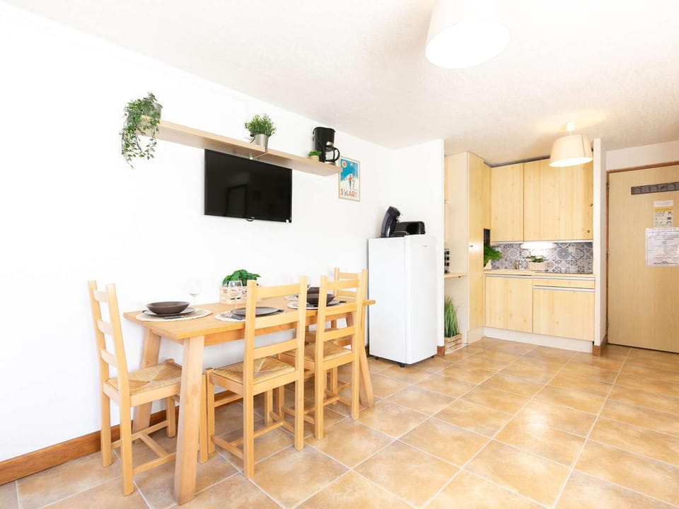Duplex pour 4 pers. avec balcon, proche centre et téléphérique, parking & casier à skis - FR-1-296-128 Apartment in Saint-Lary-Soulan