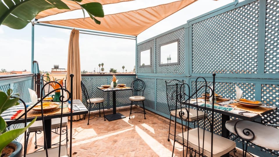 Restaurant/places to eat, Day, View (from property/room), Balcony/Terrace, Seating area, Dining area