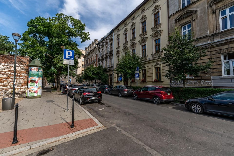 Property building, Day, Neighbourhood, Location