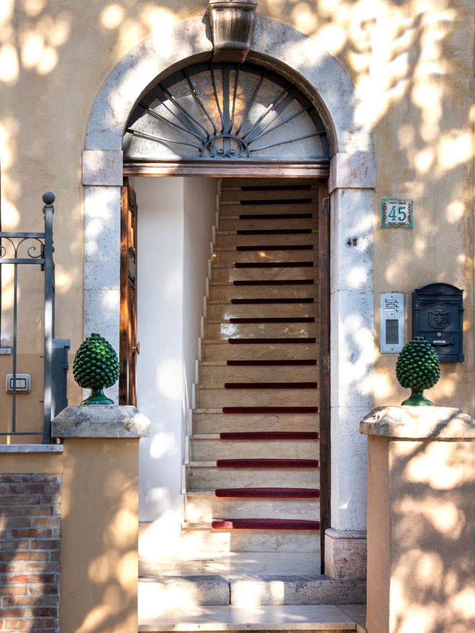 Facade/entrance