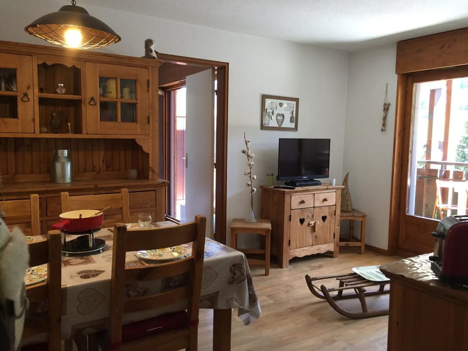 Confortable 3 pièces, départ ski, parking, WiFi, La Clusaz - FR-1-459-38 Apartment in La Clusaz