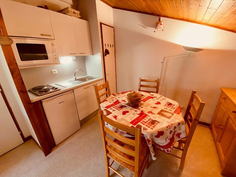 Charmant studio avec balcon et parking couvert, proche télémix et pistes, à La Clusaz - FR-1-459-61 Apartment in La Clusaz