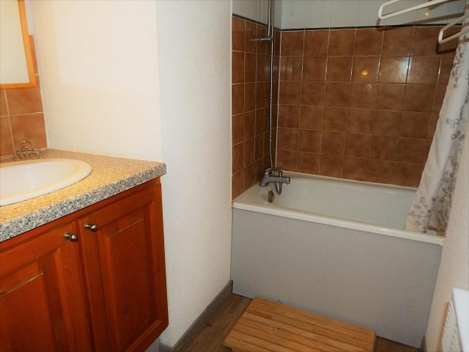 Studio cabine 4 pers, ski aux pieds, parking gratuit - FR-1-178-293 Cabin in Les Allues