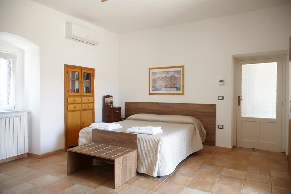 Library, Bedroom, air conditioner