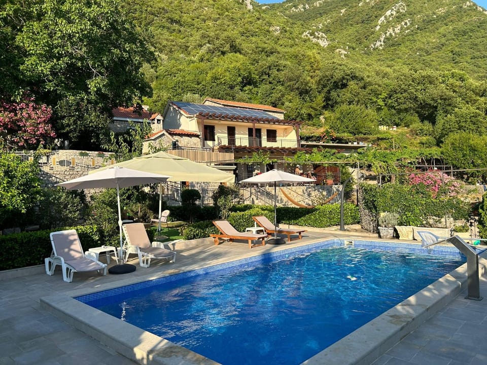 Vila Nikola Villa in Budva Municipality