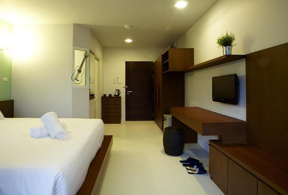Bed, TV and multimedia, Photo of the whole room