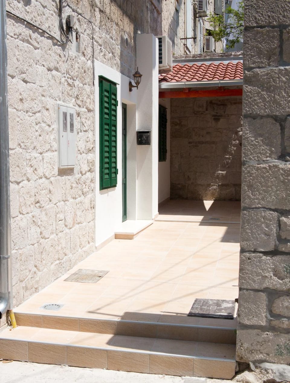 Facade/entrance