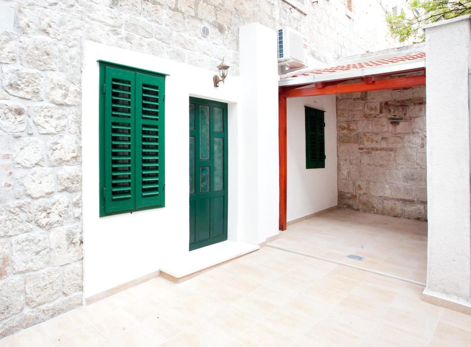 Facade/entrance