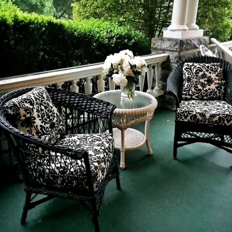 Patio, Seating area