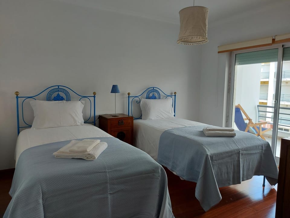 Bedroom, towels