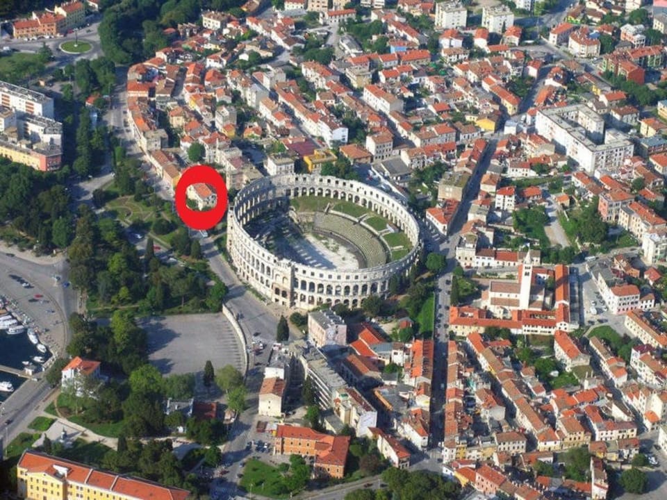 Bird's eye view, Area and facilities