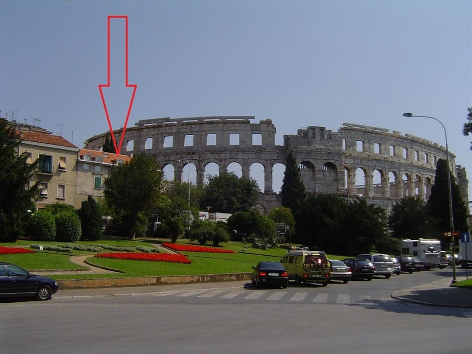 Property building, Nearby landmark, Street view