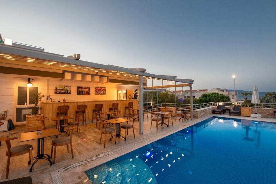 Lounge or bar, Swimming pool, Swimming pool