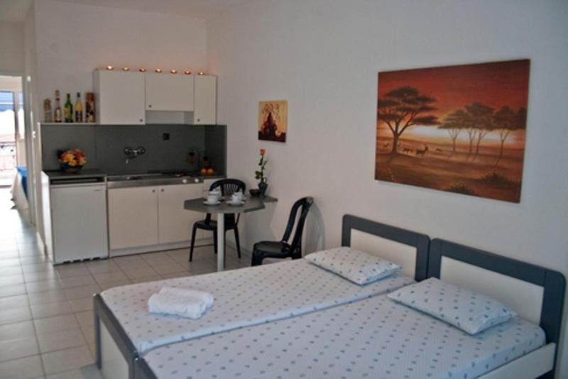 Bed, Day, Kitchen or kitchenette, Photo of the whole room