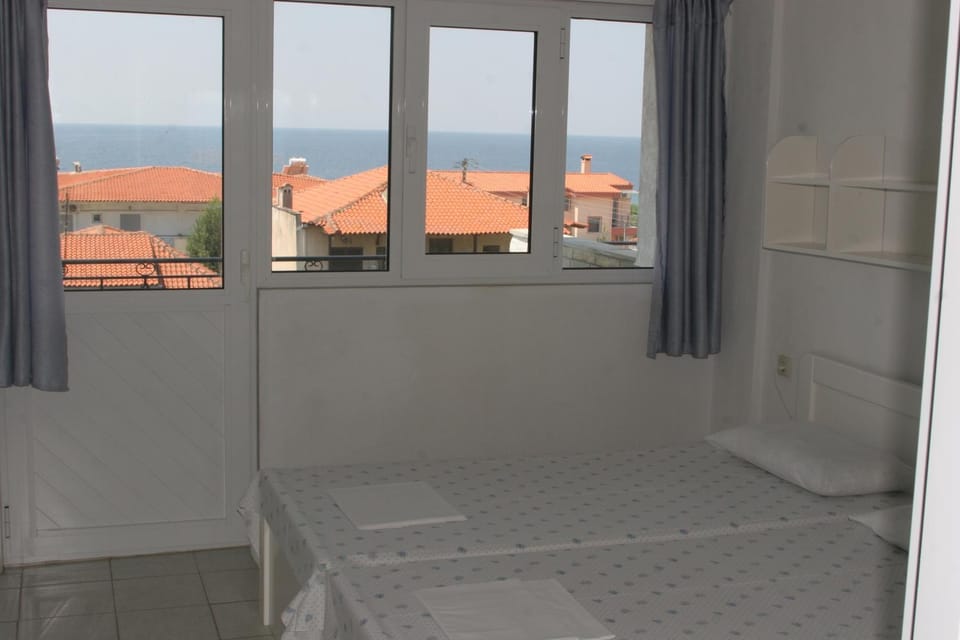 Nearby landmark, Bed, Neighbourhood, Balcony/Terrace, Bedroom, Mountain view, Sea view
